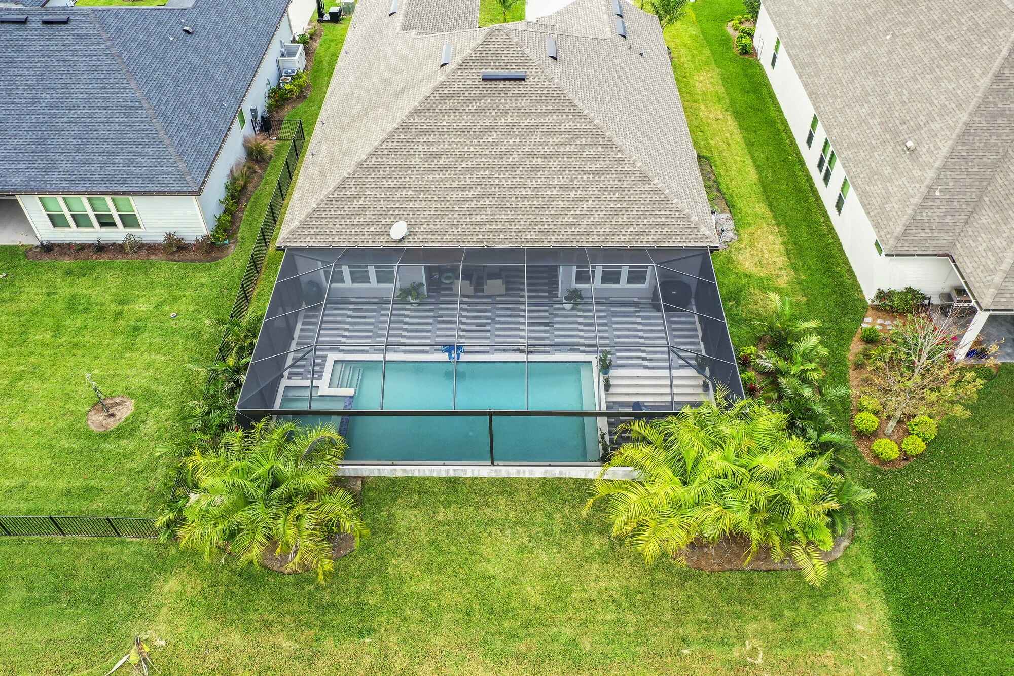 Pros & Cons of Enclosing a Pool in Florida (7 is Important!)